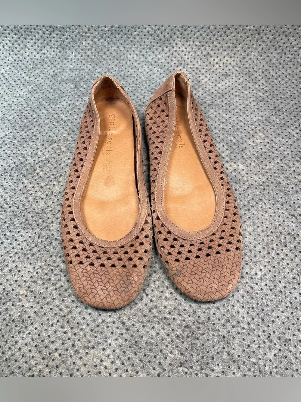 Gentle Souls by Kenneth Cole Beige Flats Size 9 Women’s